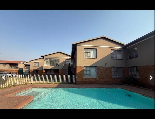 2 BEDROOM APARTMENT FOR SALE IN VANDERBIJLPARK CE 3